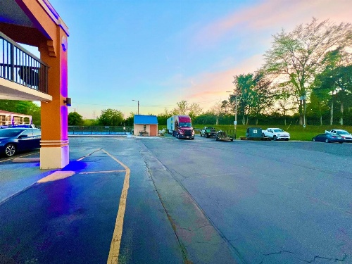 Days Inn by Wyndham Athens image 2
