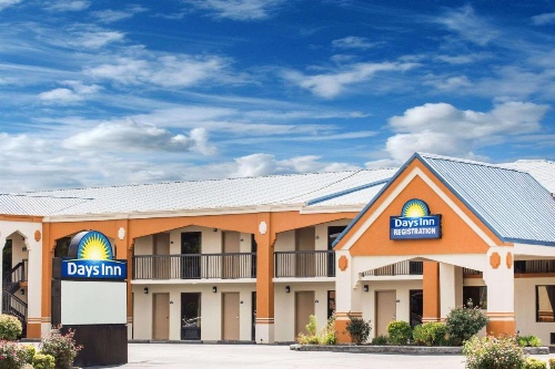 Days Inn by Wyndham Athens image 20