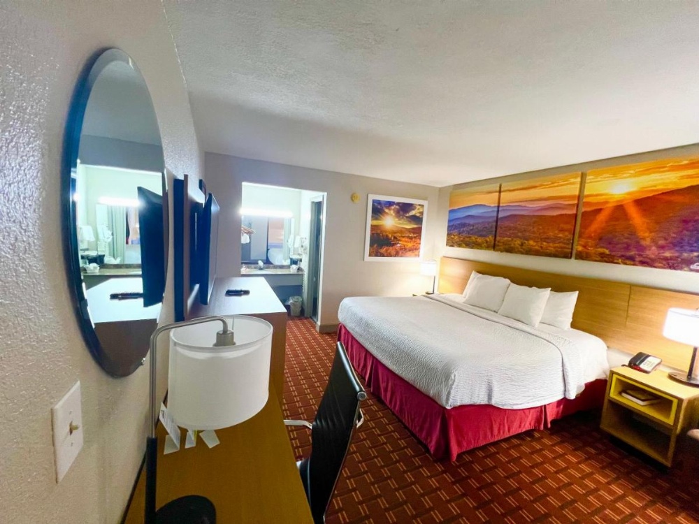 Days Inn by Wyndham Athens Image 6